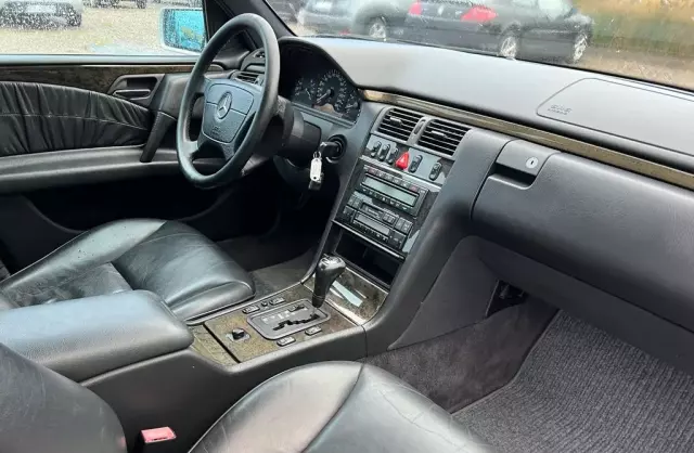 MERCEDES-BENZ Klasa E 