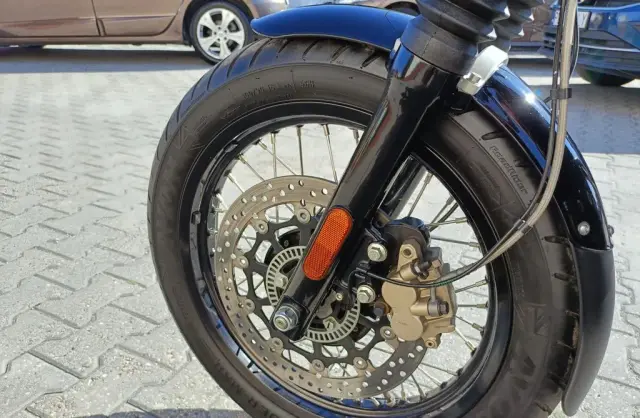 ENFIELD ROYAL Interceptor 650 