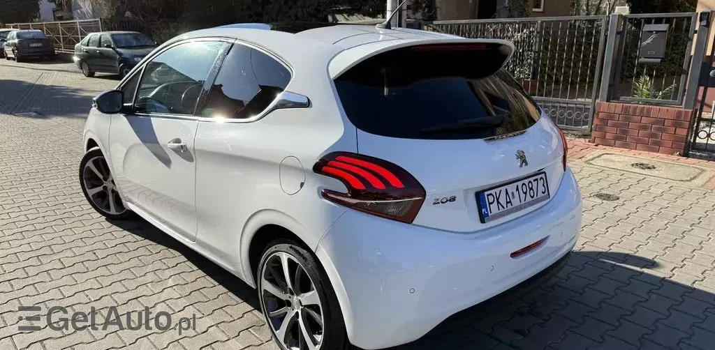 PEUGEOT 208 