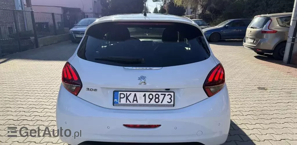 PEUGEOT 208 