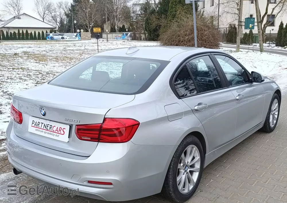 BMW Seria 3 320i Advantage