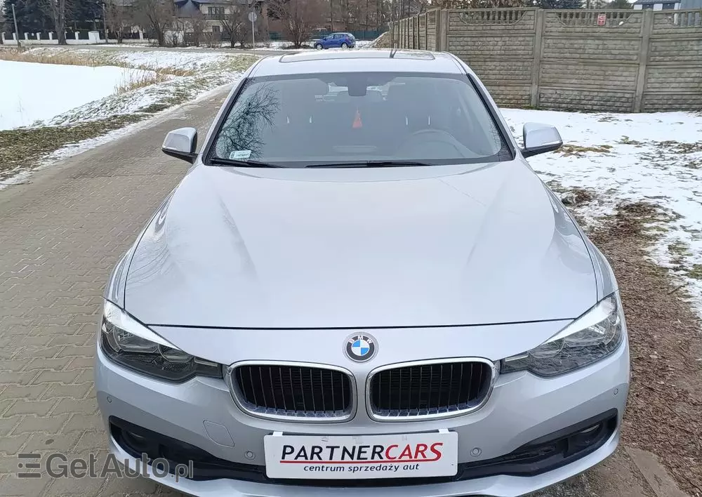 BMW Seria 3 320i Advantage