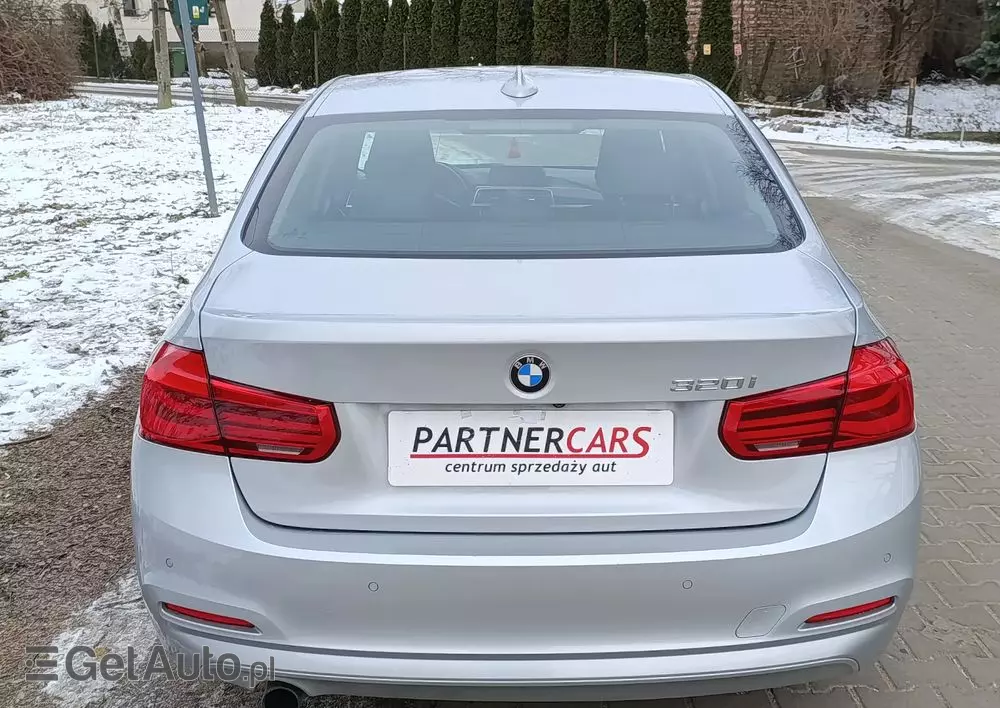 BMW Seria 3 320i Advantage