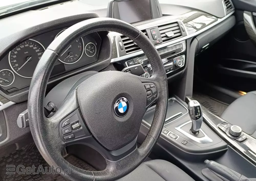 BMW Seria 3 320i Advantage