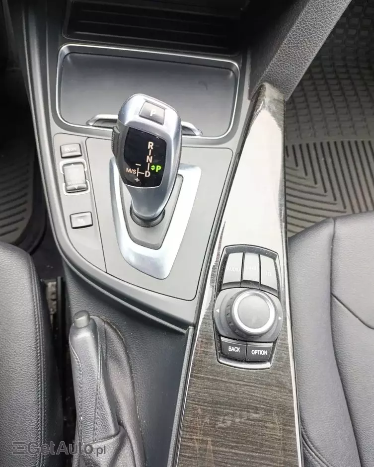 BMW Seria 3 320i Advantage