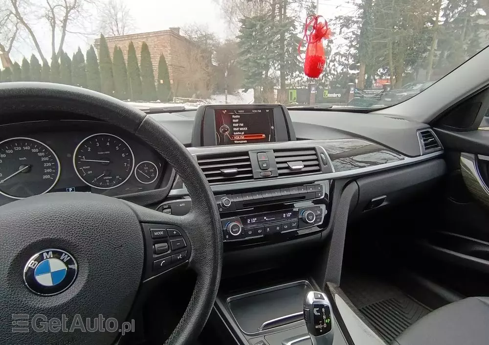 BMW Seria 3 320i Advantage