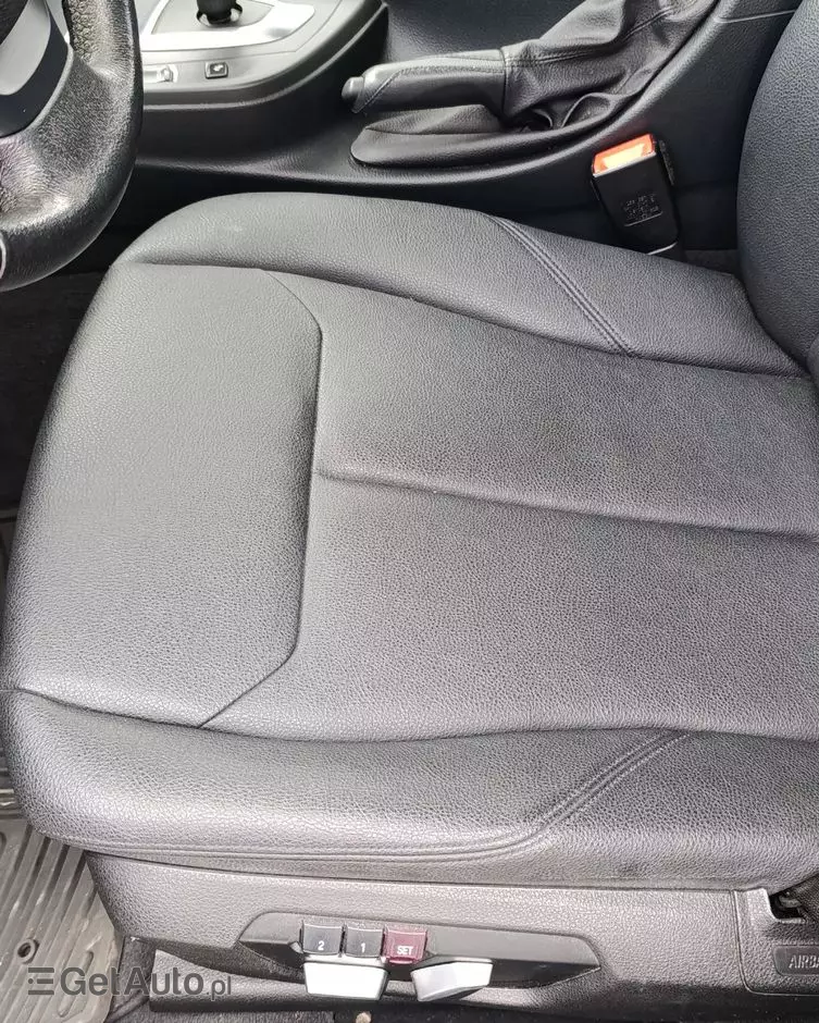 BMW Seria 3 320i Advantage