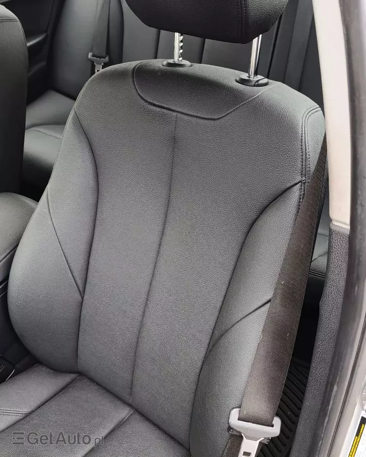 BMW Seria 3 320i Advantage