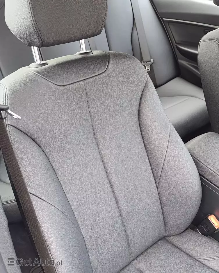 BMW Seria 3 320i Advantage