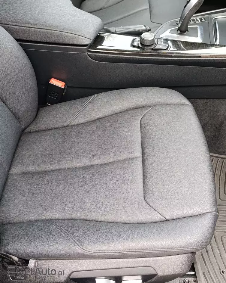 BMW Seria 3 320i Advantage