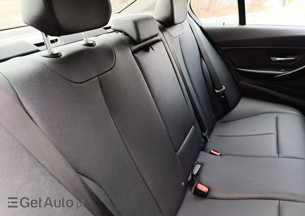 BMW Seria 3 320i Advantage