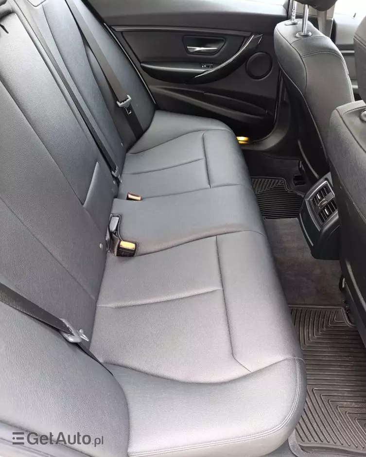 BMW Seria 3 320i Advantage