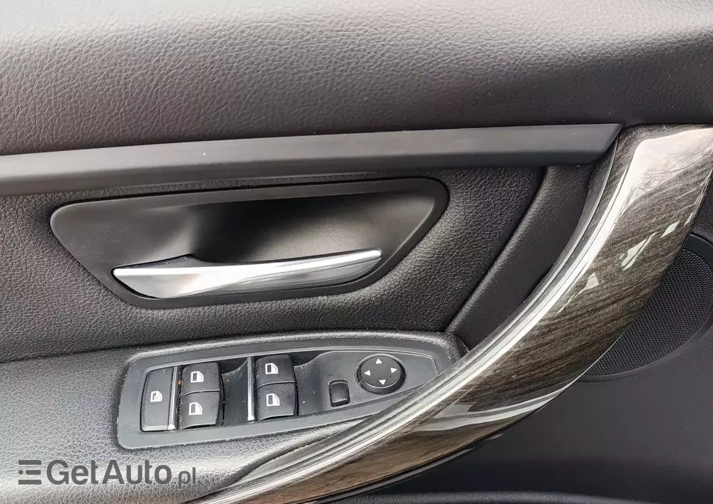 BMW Seria 3 320i Advantage