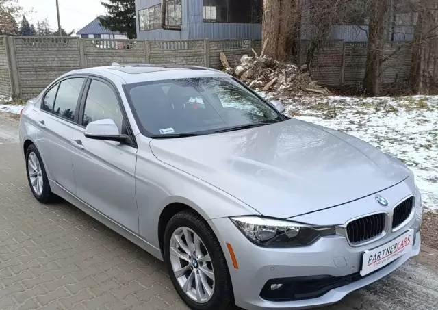 BMW Seria 3 320i Advantage