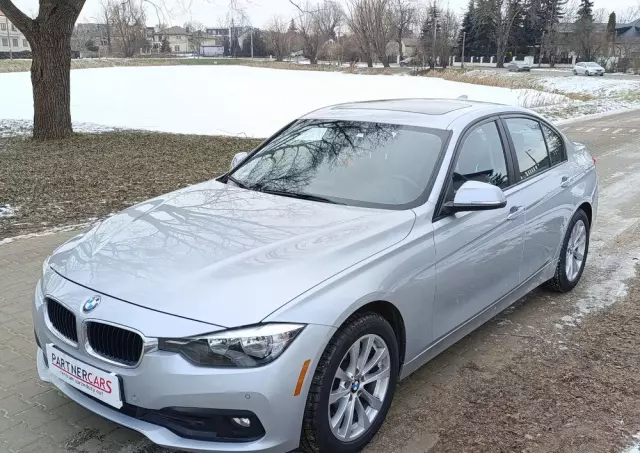 BMW Seria 3 320i Advantage