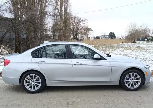 BMW Seria 3 320i Advantage