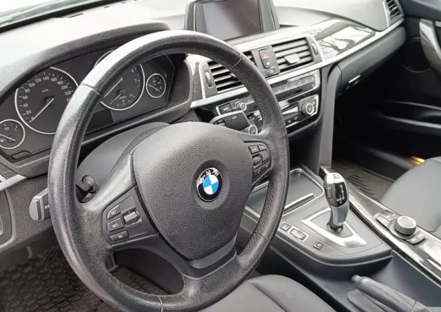 BMW Seria 3 320i Advantage