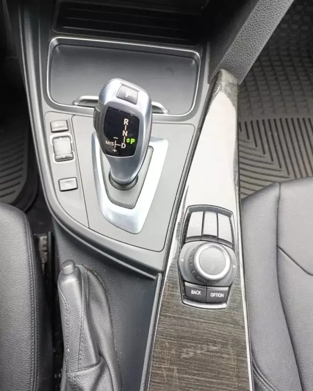 BMW Seria 3 320i Advantage