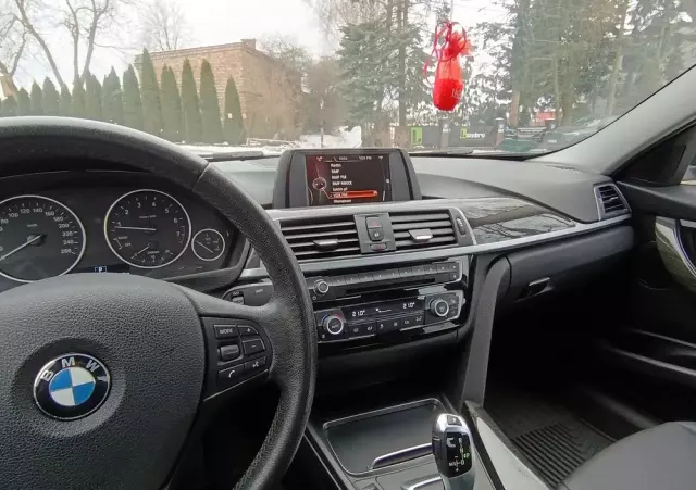 BMW Seria 3 320i Advantage