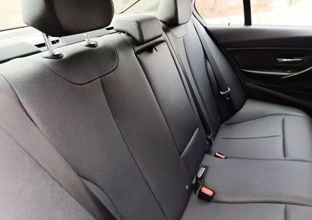 BMW Seria 3 320i Advantage