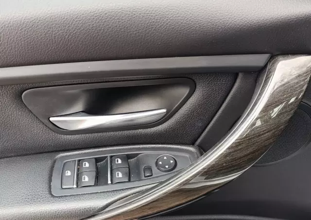 BMW Seria 3 320i Advantage