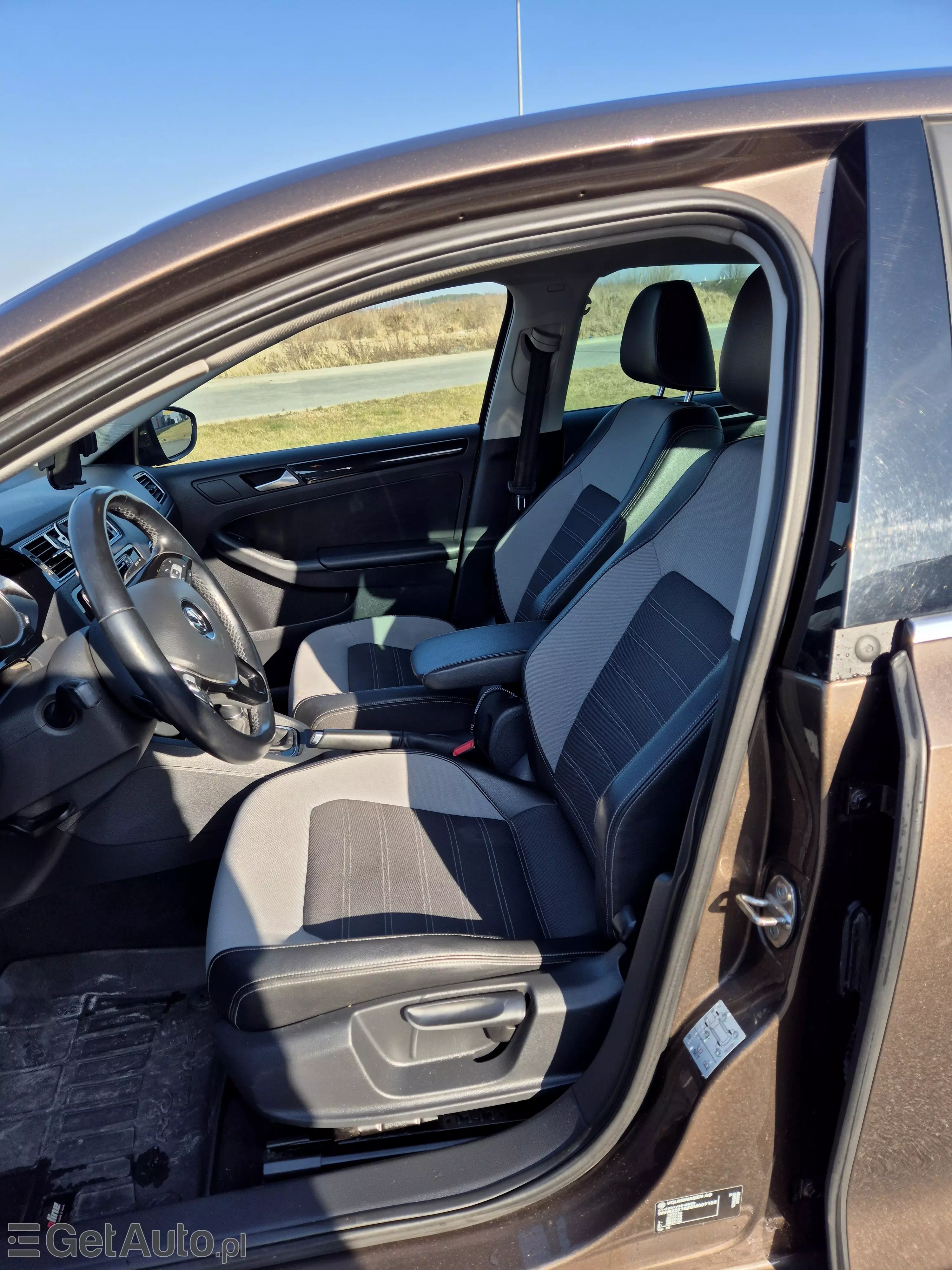 VOLKSWAGEN Jetta Highline DSG