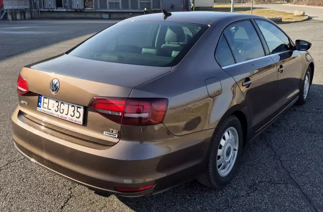 VOLKSWAGEN Jetta Highline DSG