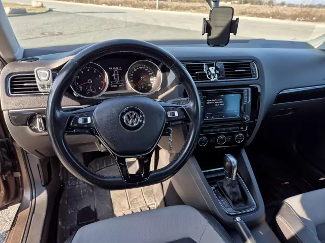 VOLKSWAGEN Jetta Highline DSG