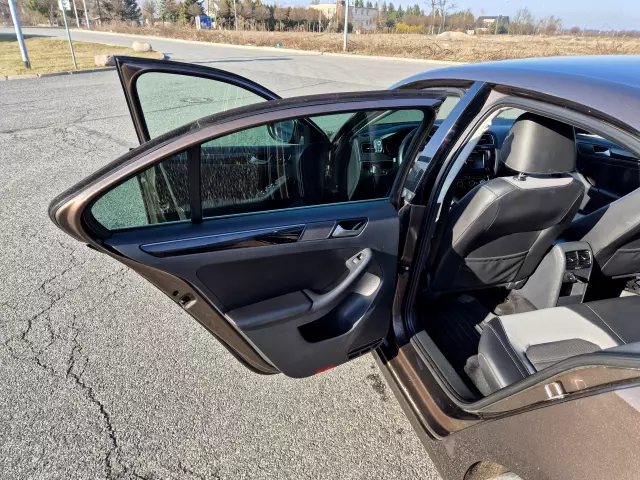 VOLKSWAGEN Jetta Highline DSG