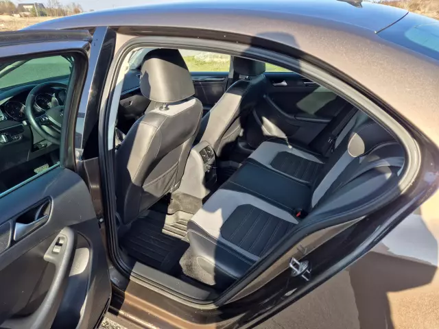 VOLKSWAGEN Jetta Highline DSG