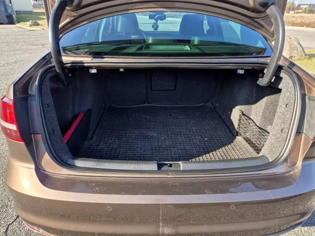 VOLKSWAGEN Jetta Highline DSG