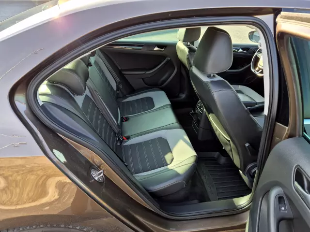 VOLKSWAGEN Jetta Highline DSG