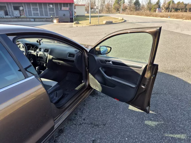 VOLKSWAGEN Jetta Highline DSG