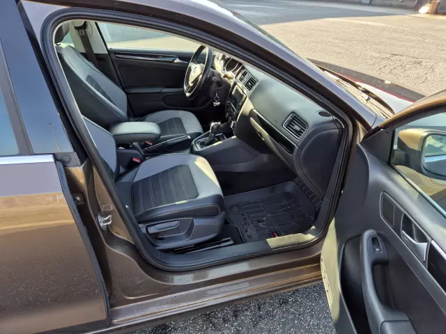 VOLKSWAGEN Jetta Highline DSG