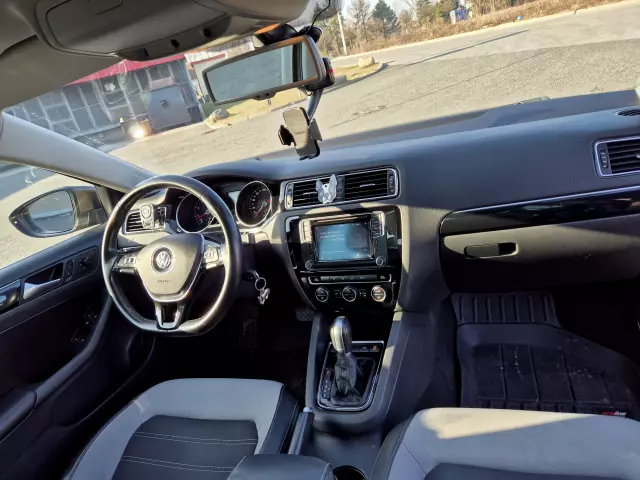 VOLKSWAGEN Jetta Highline DSG