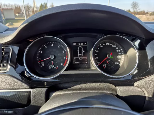 VOLKSWAGEN Jetta Highline DSG