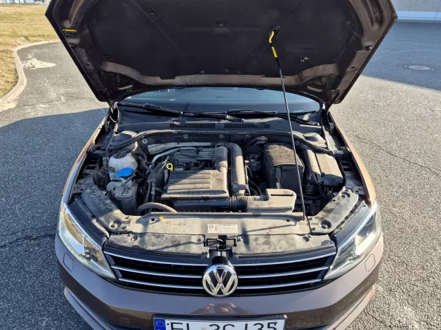 VOLKSWAGEN Jetta Highline DSG