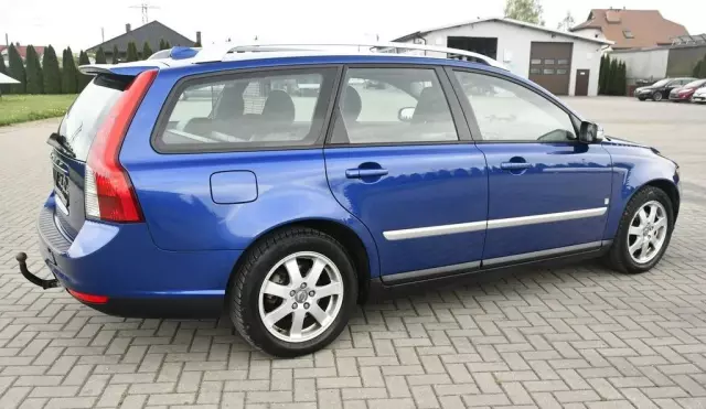 VOLVO V50 