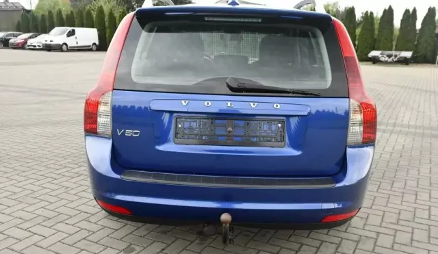 VOLVO V50 