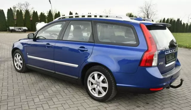 VOLVO V50 