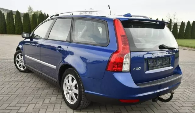 VOLVO V50 