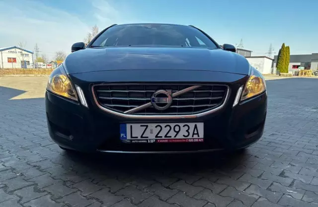 VOLVO V60 
