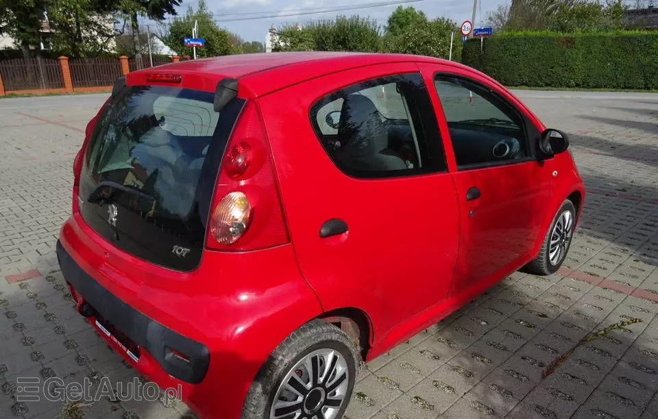 PEUGEOT 107 