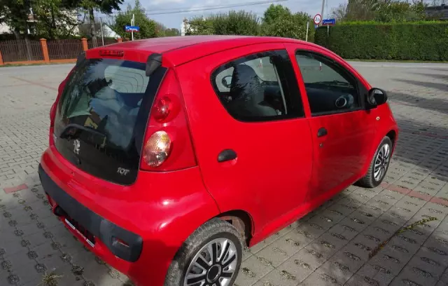 PEUGEOT 107 