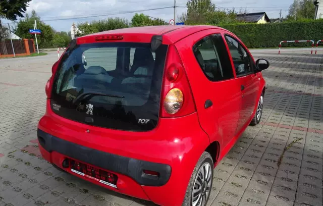PEUGEOT 107 
