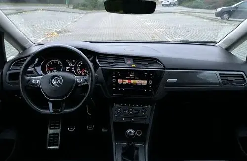 VOLKSWAGEN Touran 