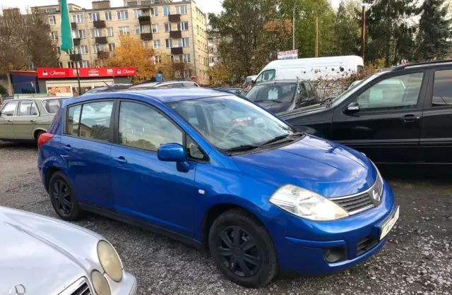 NISSAN Tiida 
