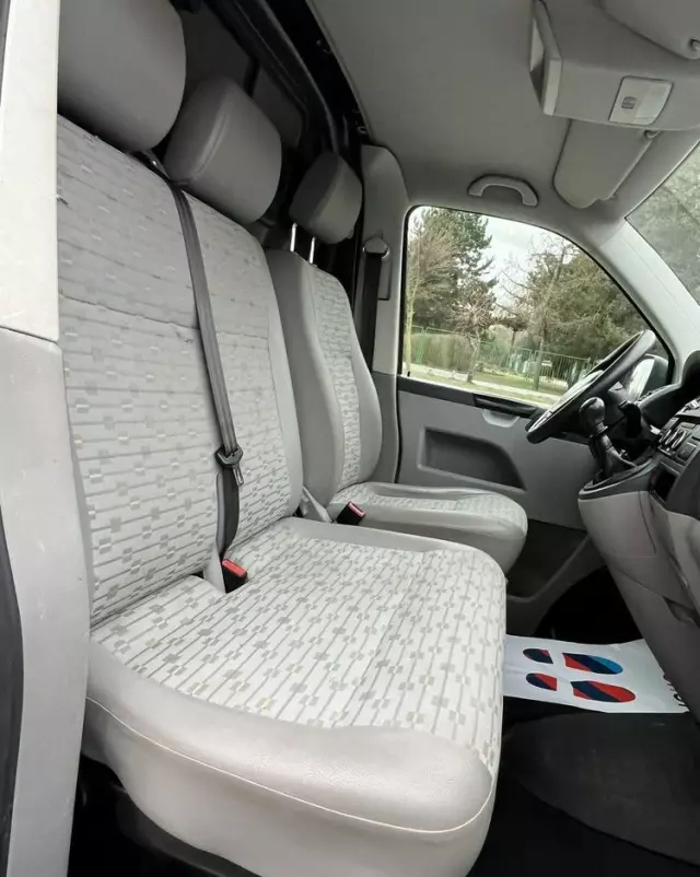 VOLKSWAGEN Transporter 