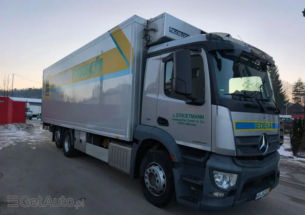 MERCEDES-BENZ ACTROS ANTOS 2543 6X2 CHŁODNIA IZOTERMA OS SKRĘTNA PODNOSZONA SUPER STAN 
