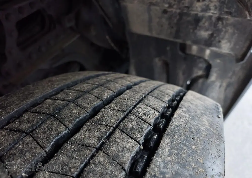 MERCEDES-BENZ ACTROS ANTOS 2543 6X2 CHŁODNIA IZOTERMA OS SKRĘTNA PODNOSZONA SUPER STAN 